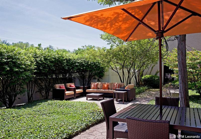 Courtyard Chicago Elmhurst/Oakbrook Area Extérieur photo