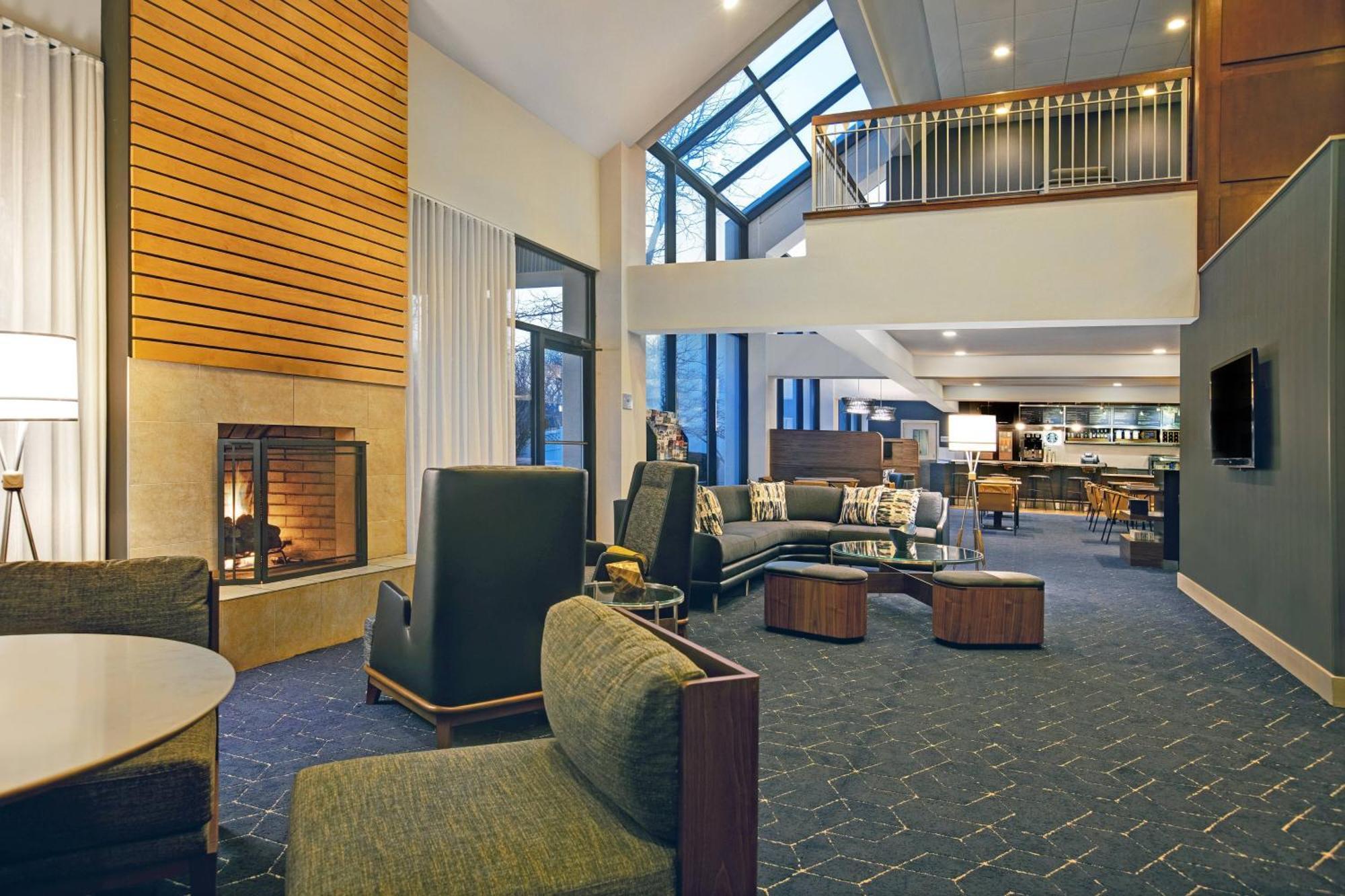 Courtyard Chicago Elmhurst/Oakbrook Area Extérieur photo